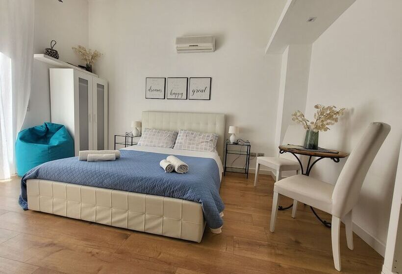 تختخواب و صبحانه Living Cagliari Marina