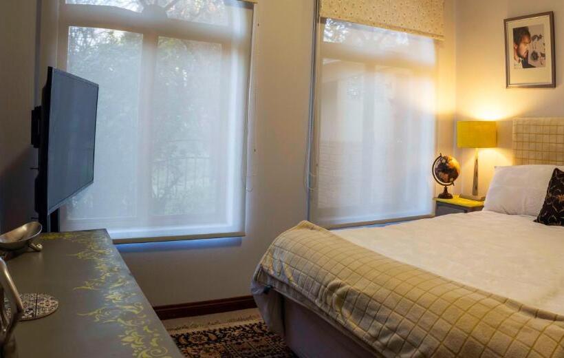 민박 Mind Body Soul Guesthouse On Featherbrooke Estate, Krugersdorp, South Africa