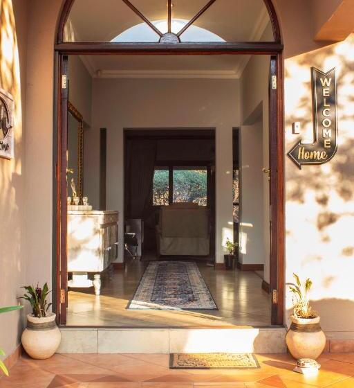 민박 Mind Body Soul Guesthouse On Featherbrooke Estate, Krugersdorp, South Africa