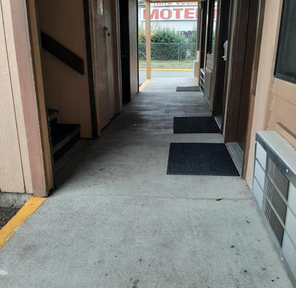 فندق Centralia Inn