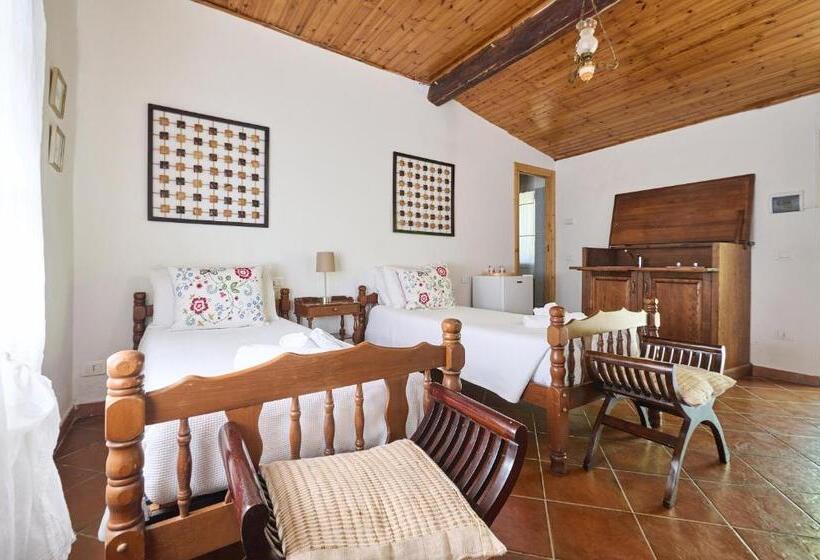 هتل Podere Scoldasu   Diana