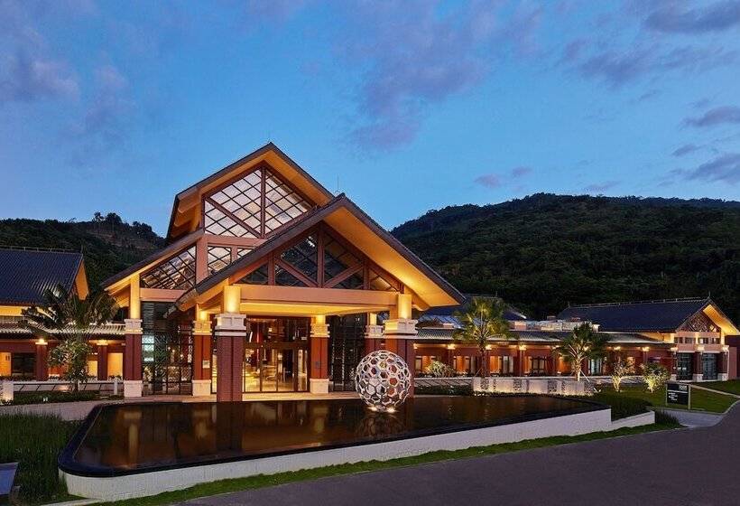 בית מלון כפרי Four Points By Sheraton Hainan, Qiongzhong