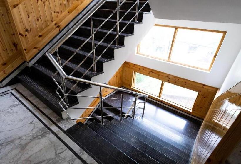 هتل Galaxy Luxuria , Manali