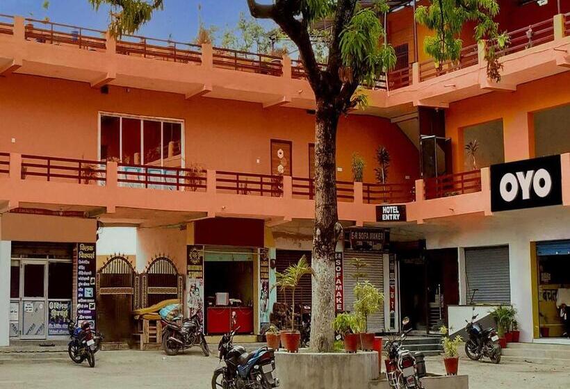 בית מלון כפרי Oyo Flagship 81389  Siddhi Vinayak