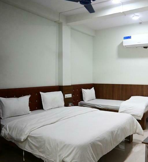 Отель The Lalit  And Restaurant, Bhopal