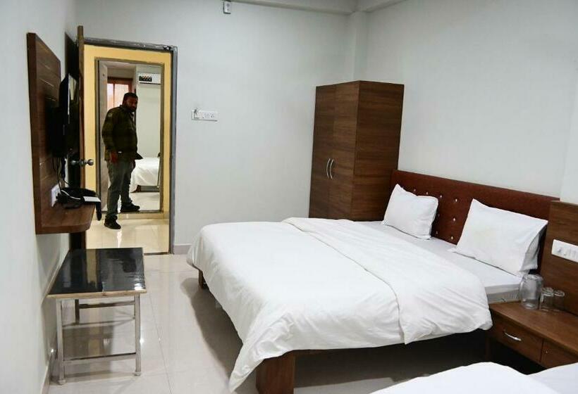 Отель The Lalit  And Restaurant, Bhopal