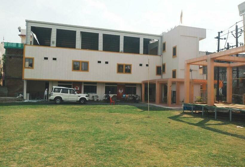 Отель The Lalit  And Restaurant, Bhopal