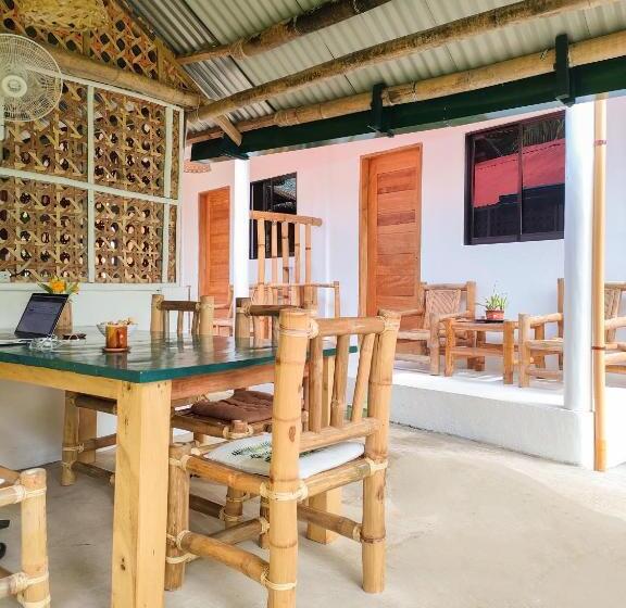 ペンション Rose Apartments