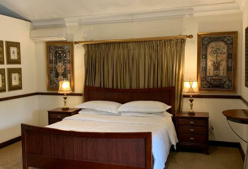 ペンション Shades Of Summer Boutique