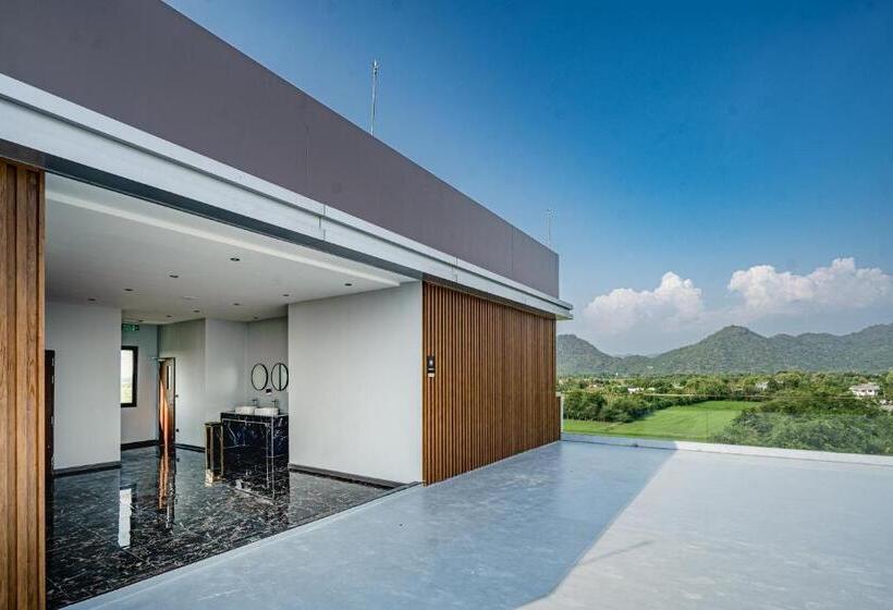 Ysw Hotel Lopburi