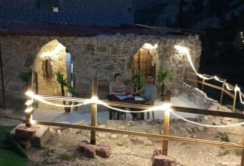 هاستل Dana Historic Village