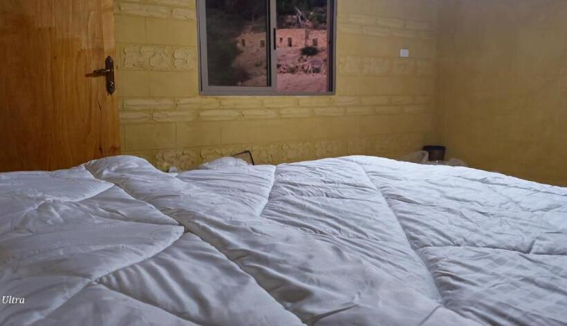 هاستل Dana Historic Village