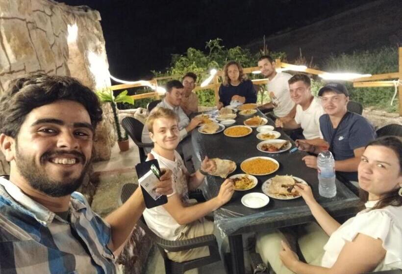 هاستل Dana Historic Village