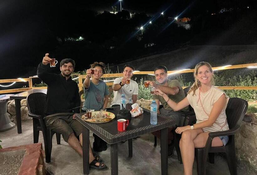 هاستل Dana Historic Village