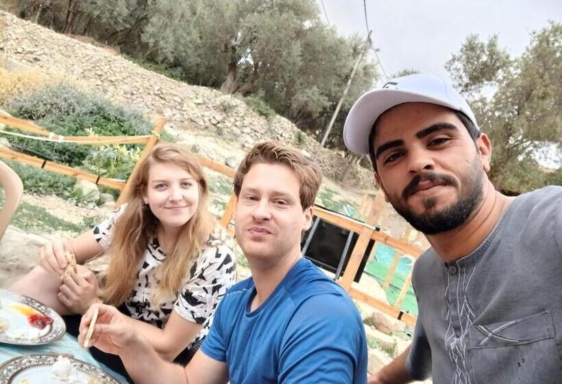 هاستل Dana Historic Village