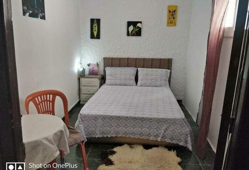 هاستل Hostal Nuzha Family