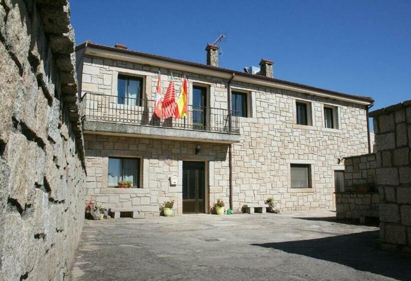 Alojamiento Entorno Rural Albergue Juvenil La Rueca Familias Y Grupos En Habitaciones Compartidas Pr