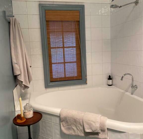 هاستل The Quarters