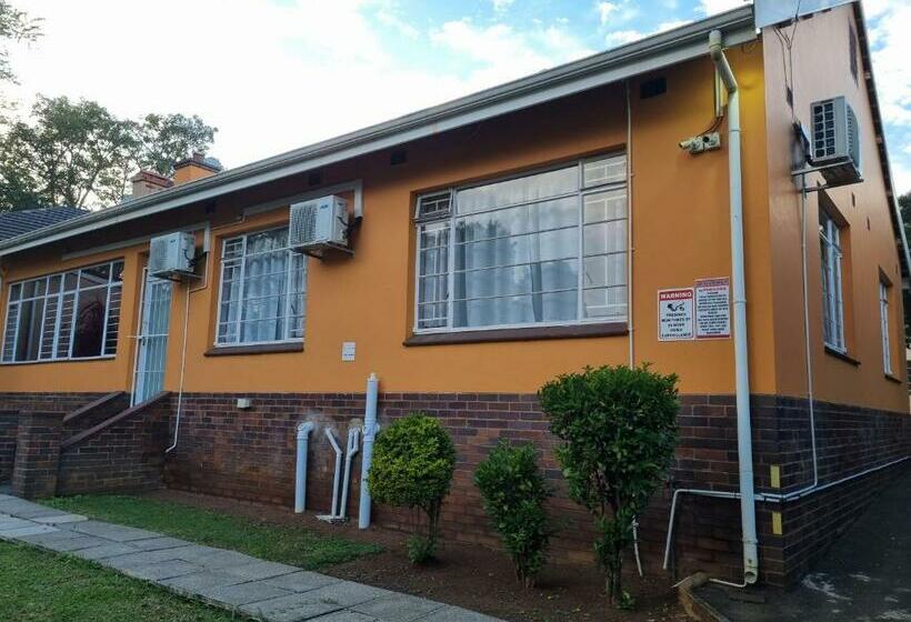 Bed and Breakfast 28 On Wood