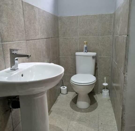 Bed and Breakfast 28 On Wood