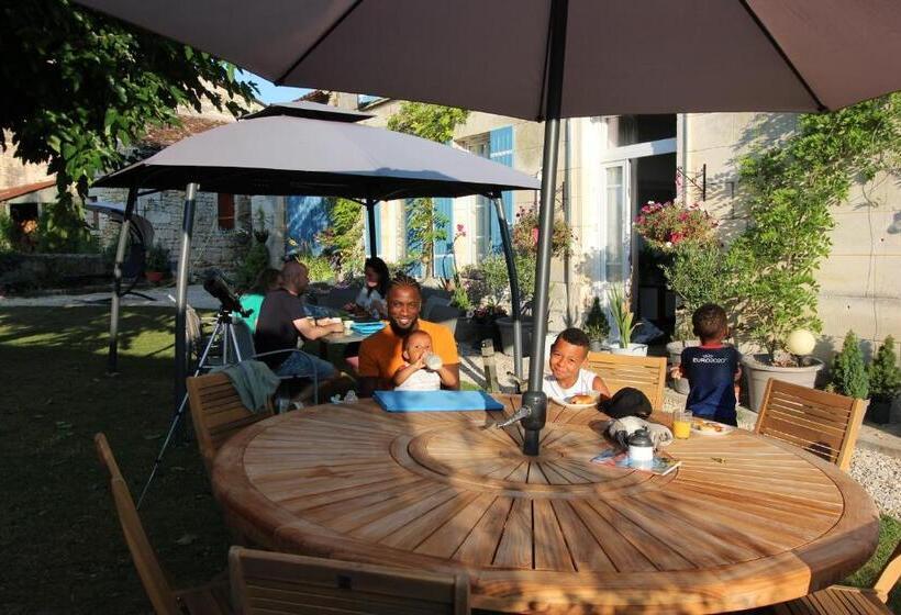 住宿加早餐  La Charentaise Des Lilas