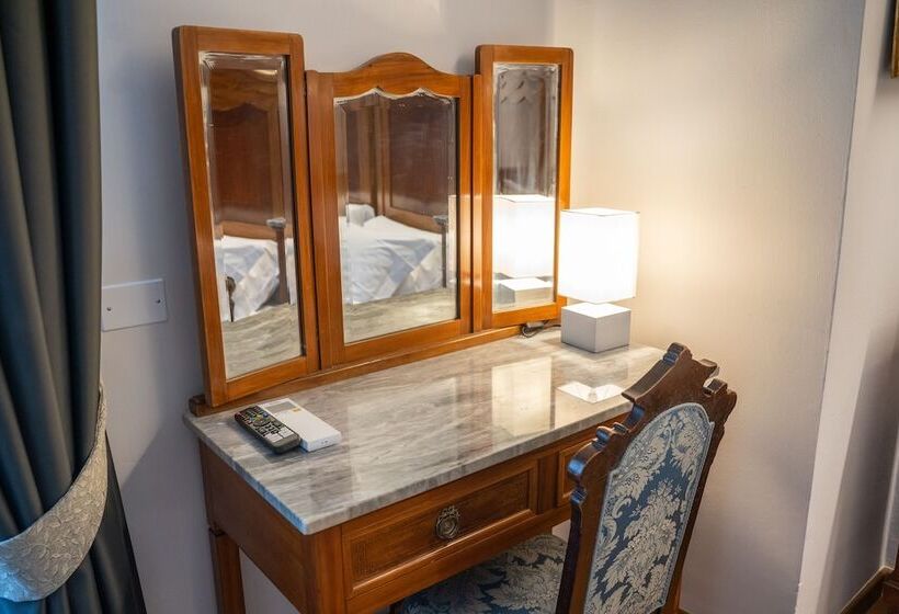 تختخواب و صبحانه Residenza Degli Speziali