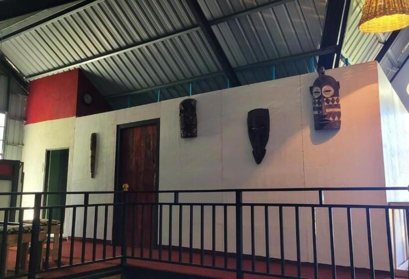 Bed and Breakfast Shadow Mask Bungalow