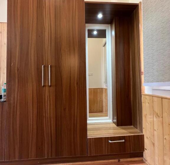 ベッドアンドブレックファースト The Stone Age : A Boutique