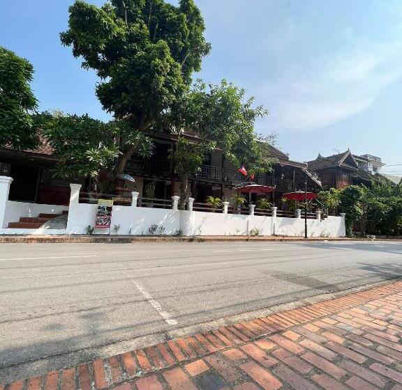 בית מלון כפרי Golden Lotus Namkhan River View