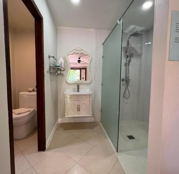 בית מלון כפרי Golden Lotus Namkhan River View