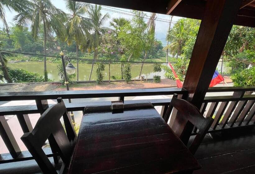 בית מלון כפרי Golden Lotus Namkhan River View