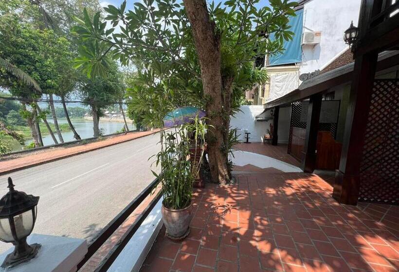 בית מלון כפרי Golden Lotus Namkhan River View