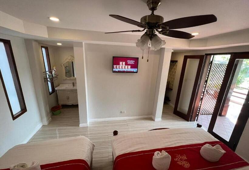 בית מלון כפרי Golden Lotus Namkhan River View