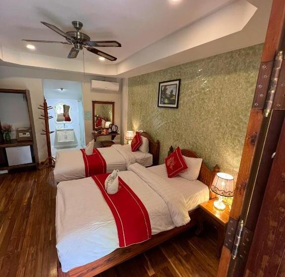 בית מלון כפרי Golden Lotus Namkhan River View