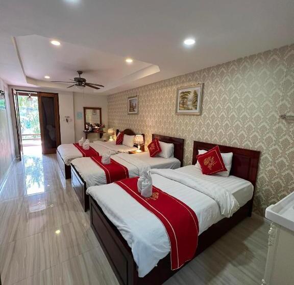 בית מלון כפרי Golden Lotus Namkhan River View