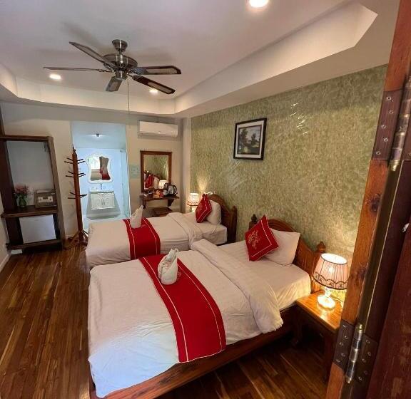 בית מלון כפרי Golden Lotus Namkhan River View