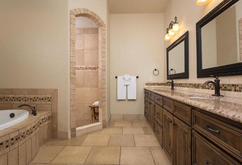 בית מלון כפרי H5 The Kestrel L Ground Floor 3 Bedroom Hillside View