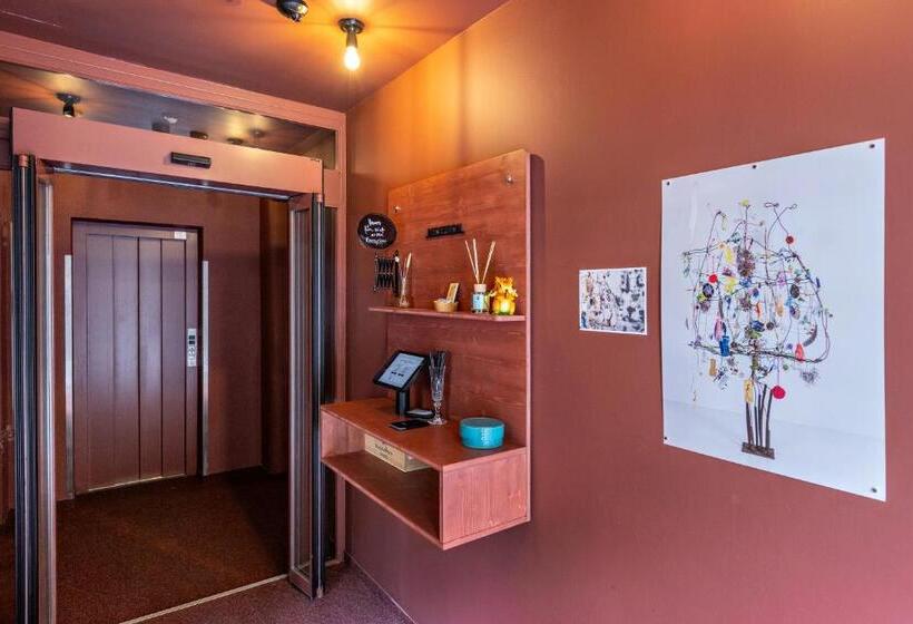 ホテル Pension Arosa   Self Check In