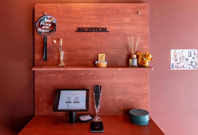 ホテル Pension Arosa   Self Check In