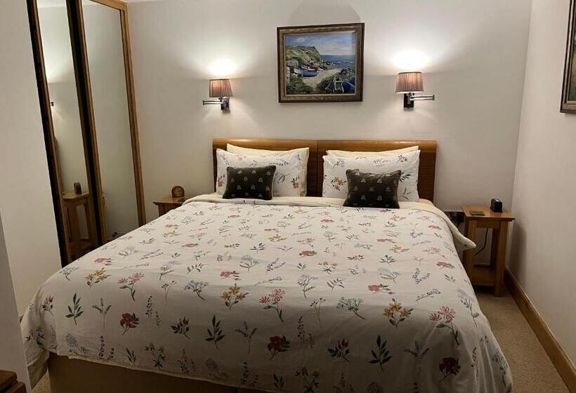 Lands End Hostel And B&b