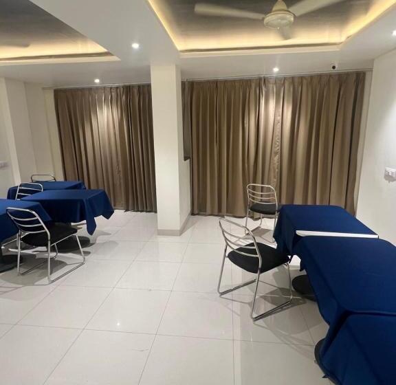 ホテル Morya Meghdoot, Bhopal