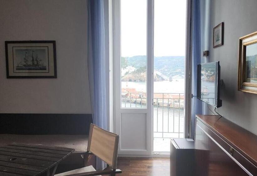 ペンション Al Mari Suites