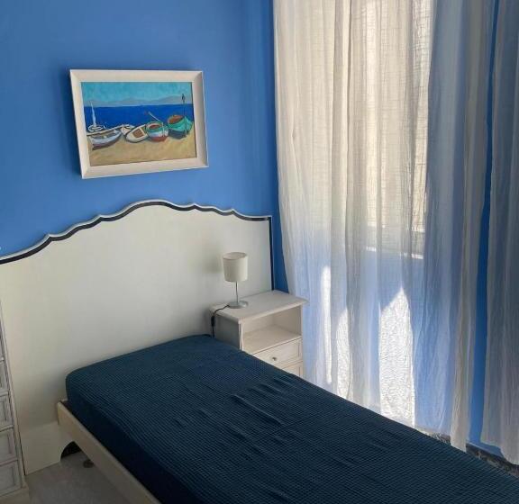 ペンション Al Mari Suites