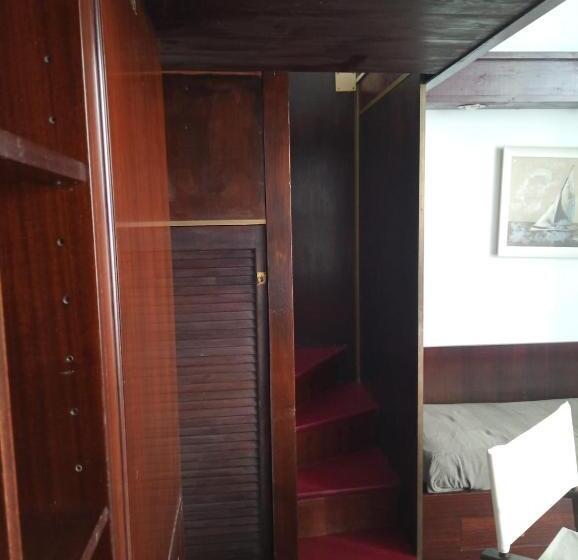 ペンション Al Mari Suites