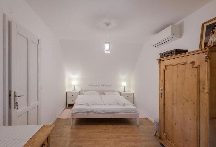 ペンション Kékmadaras Vendégház Tihany