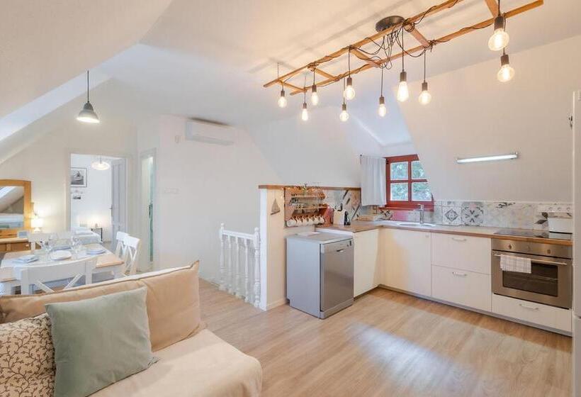 ペンション Kékmadaras Vendégház Tihany