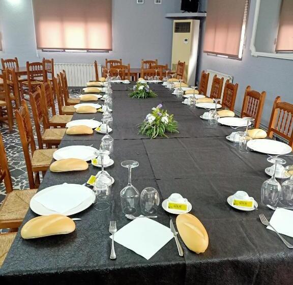 פנסיון Restaurante & Hostal El Volante