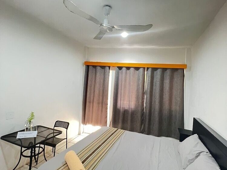 פנסיון Room In Guest Room   Private Room With King Size Bed Num023