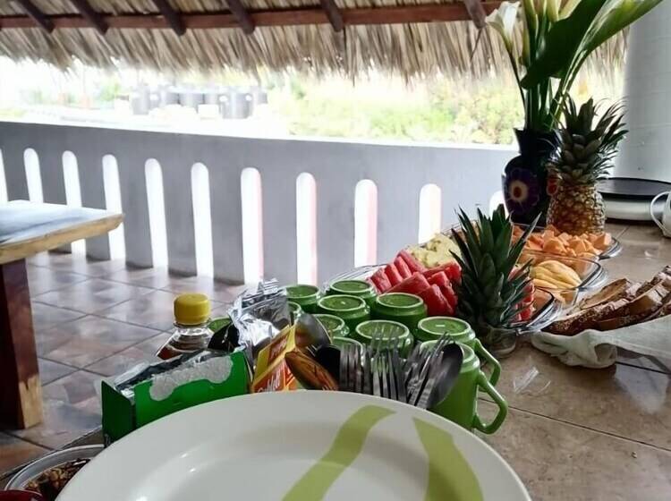 פנסיון Room In Guest Room   Standard Queen Room Two Beds N01