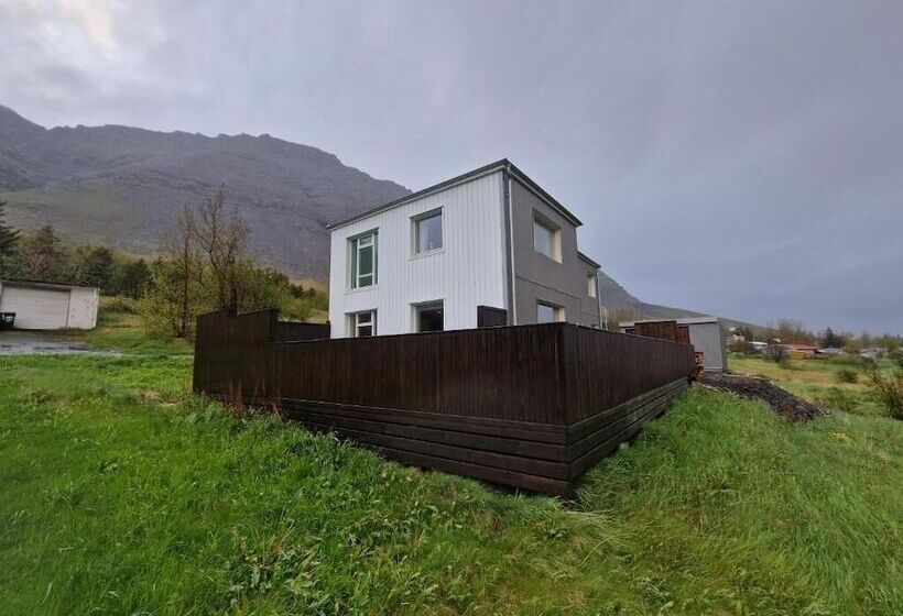 ペンション Sólgarður